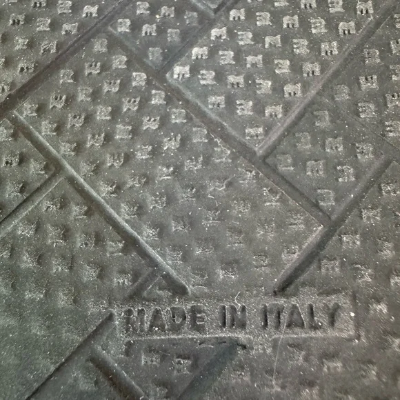 Fratelli Rossetti Black Flats with Textured Design - Picture 6 of 6